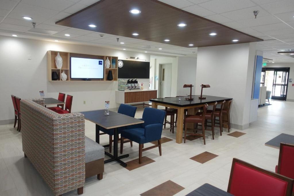 Holiday Inn Express & Suites Brentwood Kültér fotó